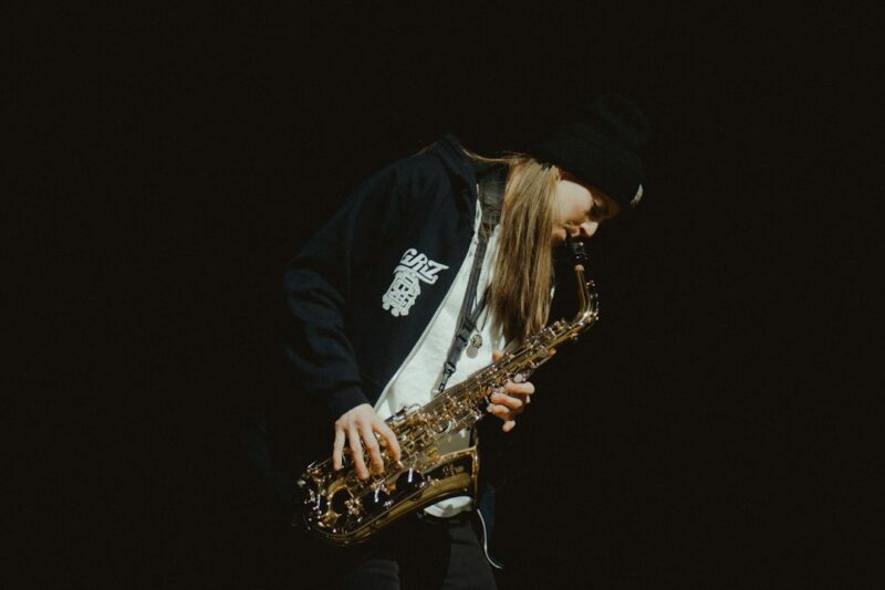 Apprenez à jouer au saxophone avec ces applications mobiles